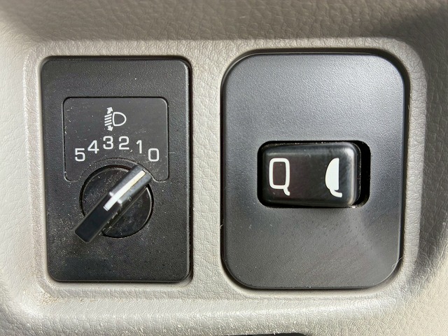 ワンオーナー10尺ボディ新明和工業AT5トン限定・準中型免許|中古トラックの販売・買取・査定のアイナビ