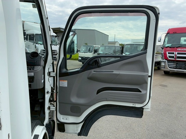 ワンオーナー10尺ボディ新明和工業AT5トン限定・準中型免許|中古トラックの販売・買取・査定のアイナビ