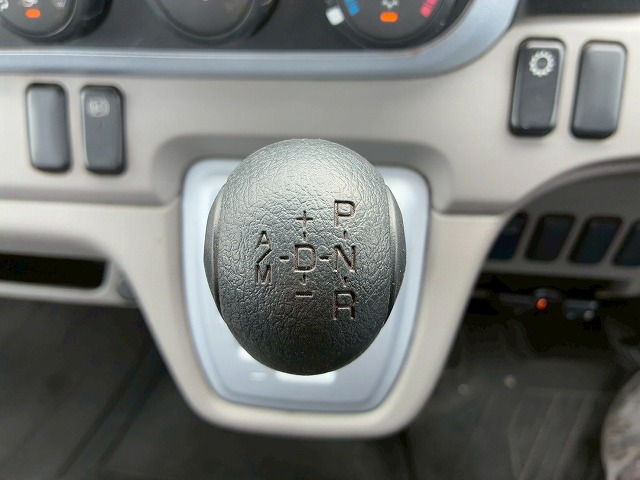 ワンオーナー10尺ボディ新明和工業AT5トン限定・準中型免許|中古トラックの販売・買取・査定のアイナビ