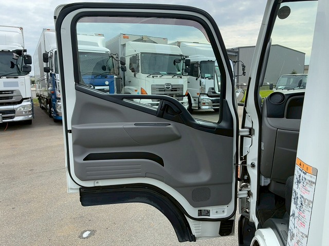 ワンオーナー10尺ボディ新明和工業AT5トン限定・準中型免許|中古トラックの販売・買取・査定のアイナビ