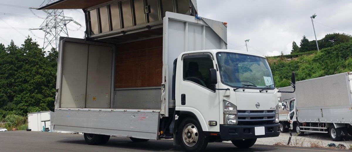 エルフ ワイド超ロング積載3.5tアルミウイングアルミウィング|中古トラックの販売・買取・査定のアイナビ