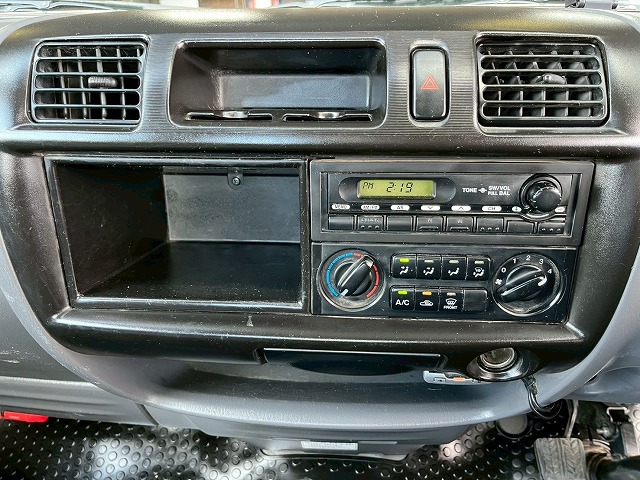 パートタイム4WD★リアシングルタイヤ★新型普通免許★5速MT|中古トラックの販売・買取・査定のアイナビ