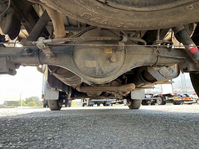 パートタイム4WD★リアシングルタイヤ★新型普通免許★5速MT|中古トラックの販売・買取・査定のアイナビ