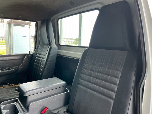 パートタイム4WD★リアシングルタイヤ★新型普通免許★5速MT|中古トラックの販売・買取・査定のアイナビ