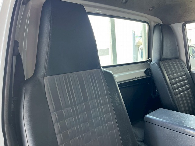 パートタイム4WD★リアシングルタイヤ★新型普通免許★5速MT|中古トラックの販売・買取・査定のアイナビ