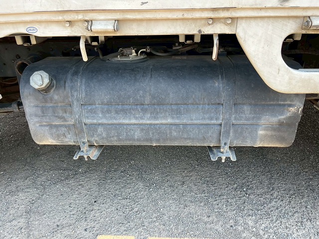 パートタイム4WD★リアシングルタイヤ★新型普通免許★5速MT|中古トラックの販売・買取・査定のアイナビ