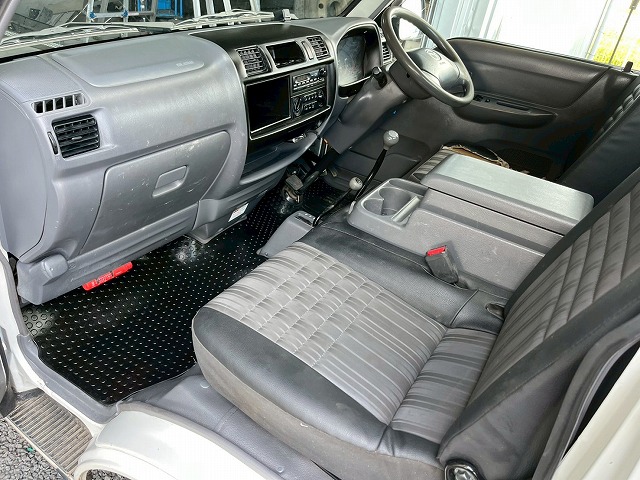 パートタイム4WD★リアシングルタイヤ★新型普通免許★5速MT|中古トラックの販売・買取・査定のアイナビ