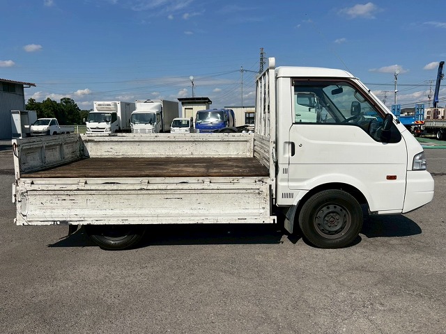 パートタイム4WD★リアシングルタイヤ★新型普通免許★5速MT|中古トラックの販売・買取・査定のアイナビ