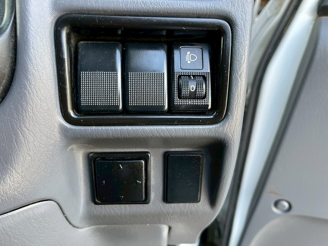 パートタイム4WD★リアシングルタイヤ★新型普通免許★5速MT|中古トラックの販売・買取・査定のアイナビ