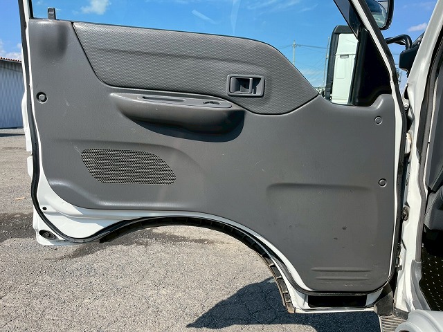 パートタイム4WD★リアシングルタイヤ★新型普通免許★5速MT|中古トラックの販売・買取・査定のアイナビ