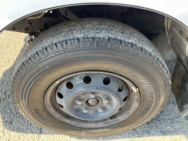 パートタイム4WD★リアシングルタイヤ★新型普通免許★5速MT|中古トラックの販売・買取・査定のアイナビ