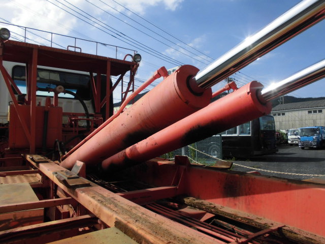 大型アームロール 新明和 2デフ 箱付き 脱着コンテナ専用車|中古トラックの販売・買取・査定のアイナビ