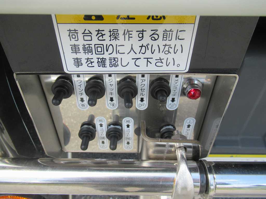 四国車体 積載量13200㎏ ウィンチ 自動あゆみ AT車|中古トラックの販売・買取・査定のアイナビ