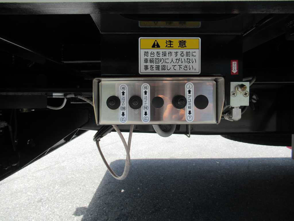 四国車体 積載量13200㎏ ウィンチ 自動あゆみ AT車|中古トラックの販売・買取・査定のアイナビ