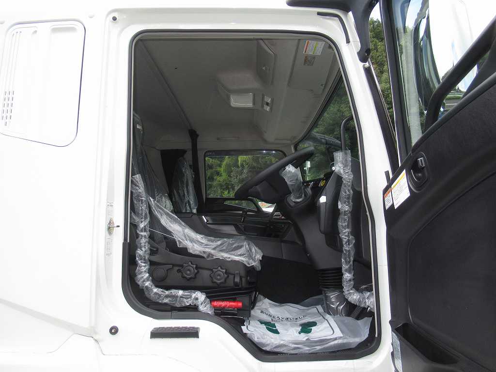 四国車体 積載量13200㎏ ウィンチ 自動あゆみ AT車|中古トラックの販売・買取・査定のアイナビ