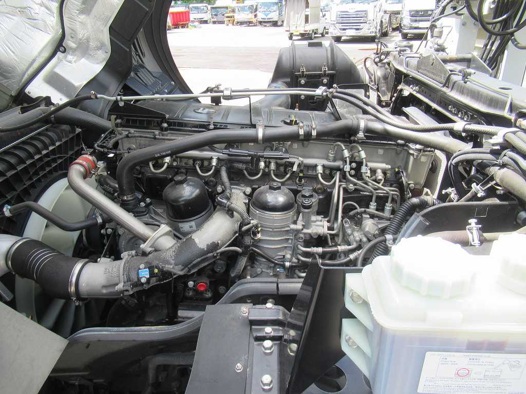 四国車体 積載量13200㎏ ウィンチ 自動あゆみ AT車|中古トラックの販売・買取・査定のアイナビ