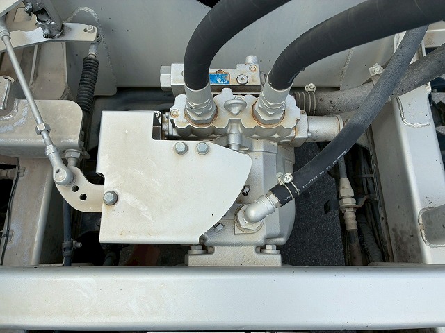 車検付6×43軸2デフリーフサスペンションKYB9速MT|中古トラックの販売・買取・査定のアイナビ