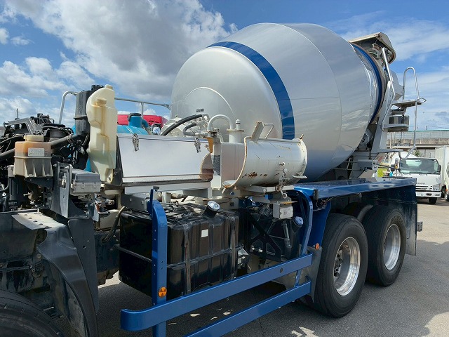 車検付6×43軸2デフリーフサスペンションKYB9速MT|中古トラックの販売・買取・査定のアイナビ