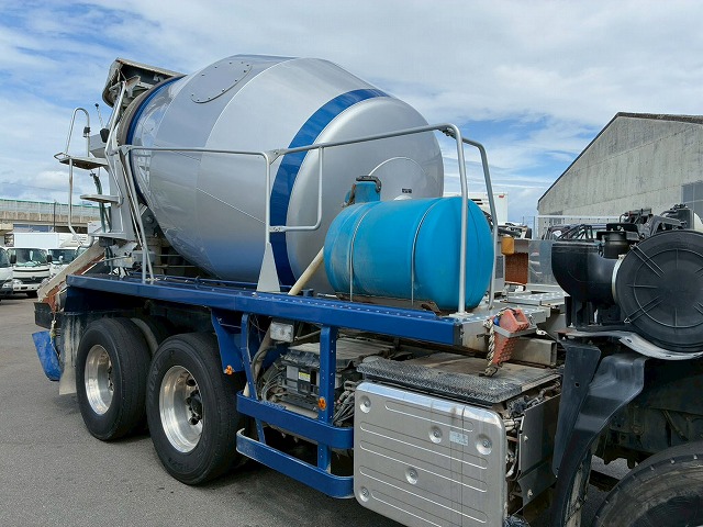 車検付6×43軸2デフリーフサスペンションKYB9速MT|中古トラックの販売・買取・査定のアイナビ