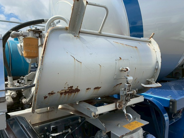 車検付6×43軸2デフリーフサスペンションKYB9速MT|中古トラックの販売・買取・査定のアイナビ