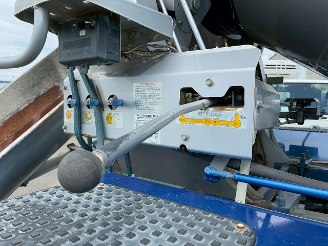 車検付6×43軸2デフリーフサスペンションKYB9速MT|中古トラックの販売・買取・査定のアイナビ