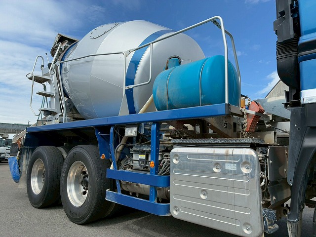 車検付6×43軸2デフリーフサスペンションKYB9速MT|中古トラックの販売・買取・査定のアイナビ