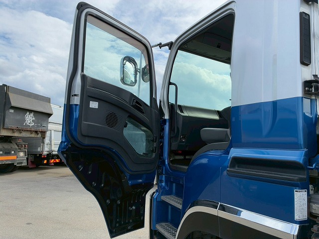 車検付6×43軸2デフリーフサスペンションKYB9速MT|中古トラックの販売・買取・査定のアイナビ