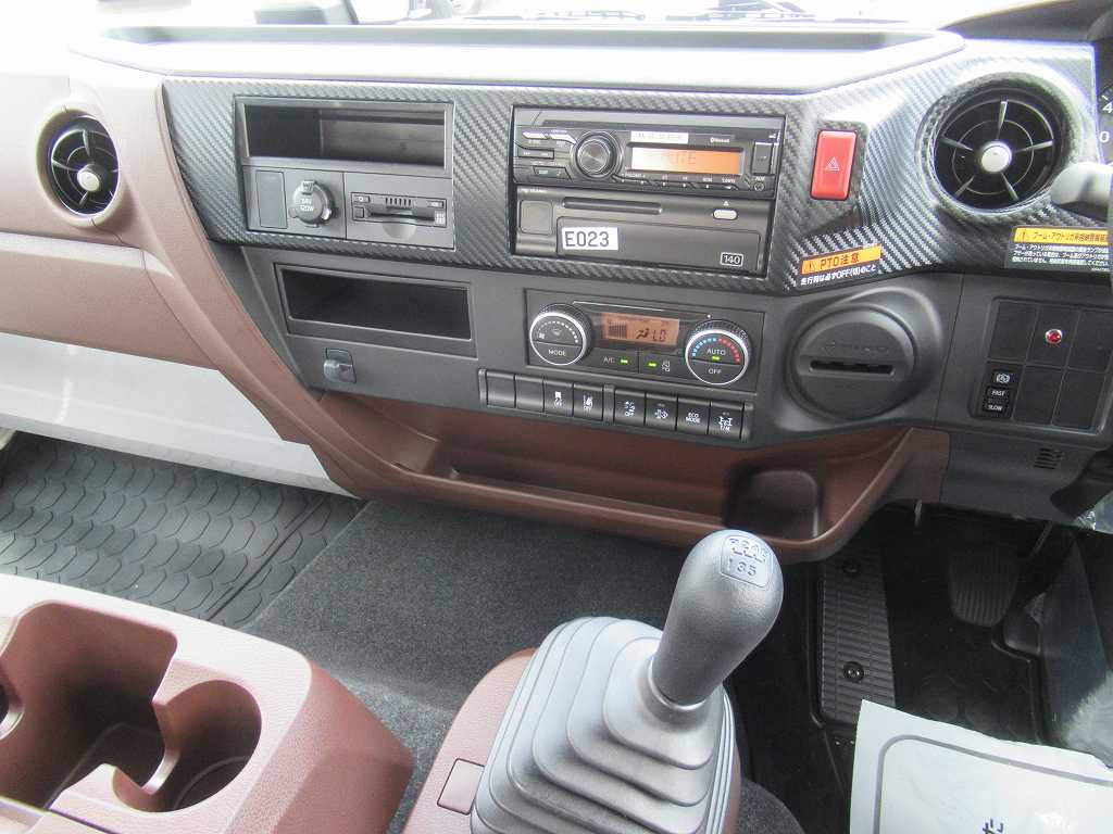 増トン 7.8t ワイド幅キャブ ユニック 4段 240PS 6速|中古トラックの販売・買取・査定のアイナビ