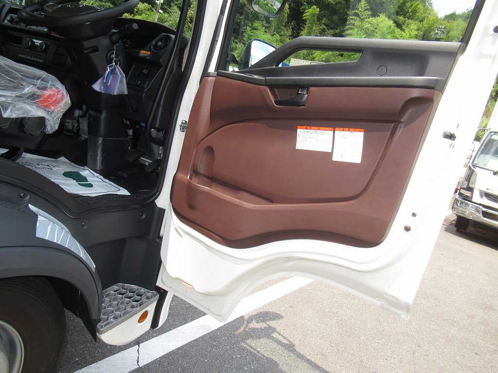 増トン 7.8t ワイド幅キャブ ユニック 4段 240PS 6速|中古トラックの販売・買取・査定のアイナビ