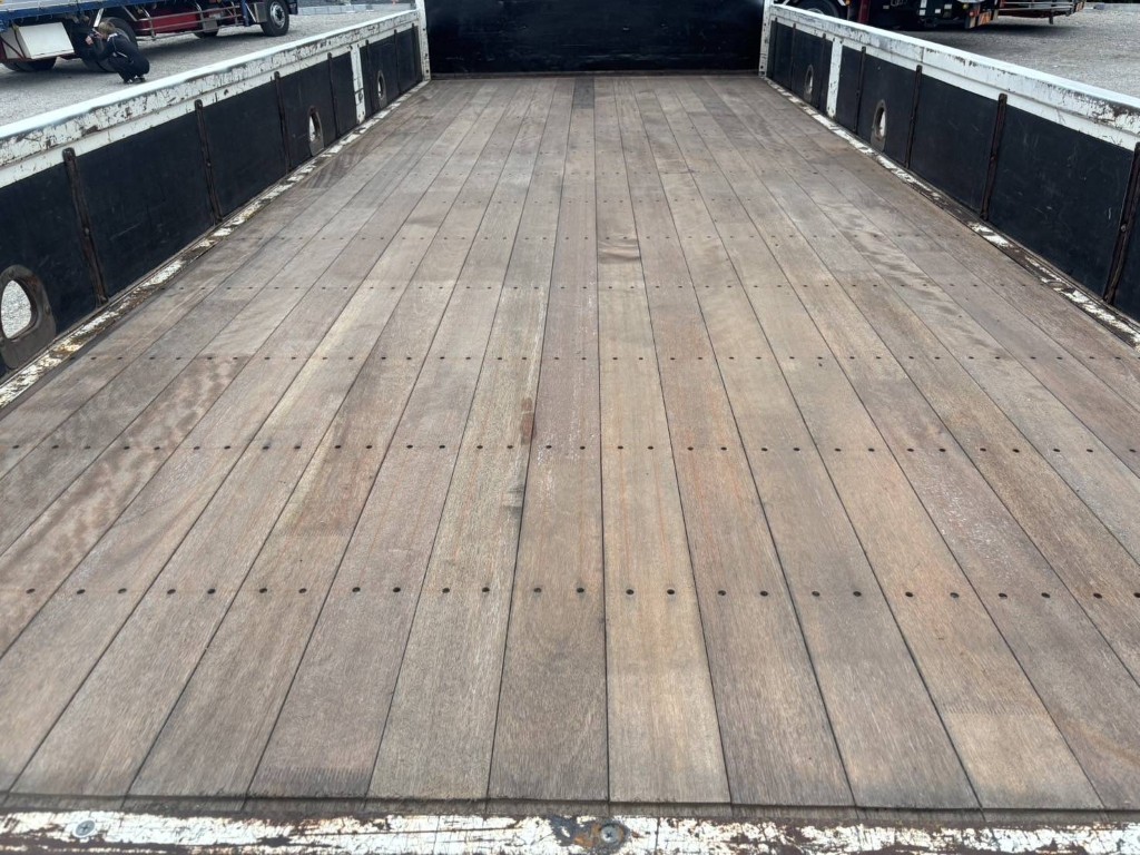 吊t数2.9t吊4段ブーム古河ユニックラジコン床アピトン|中古トラックの販売・買取・査定のアイナビ