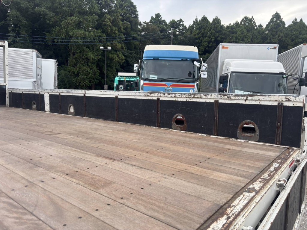 吊t数2.9t吊4段ブーム古河ユニックラジコン床アピトン|中古トラックの販売・買取・査定のアイナビ