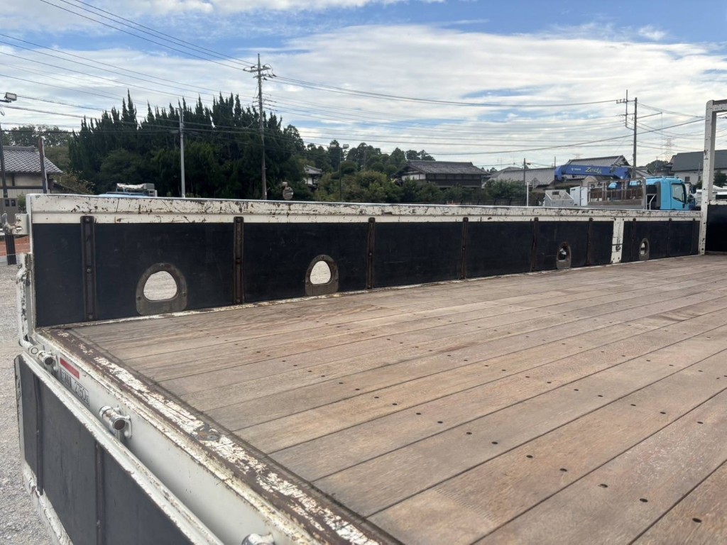 吊t数2.9t吊4段ブーム古河ユニックラジコン床アピトン|中古トラックの販売・買取・査定のアイナビ