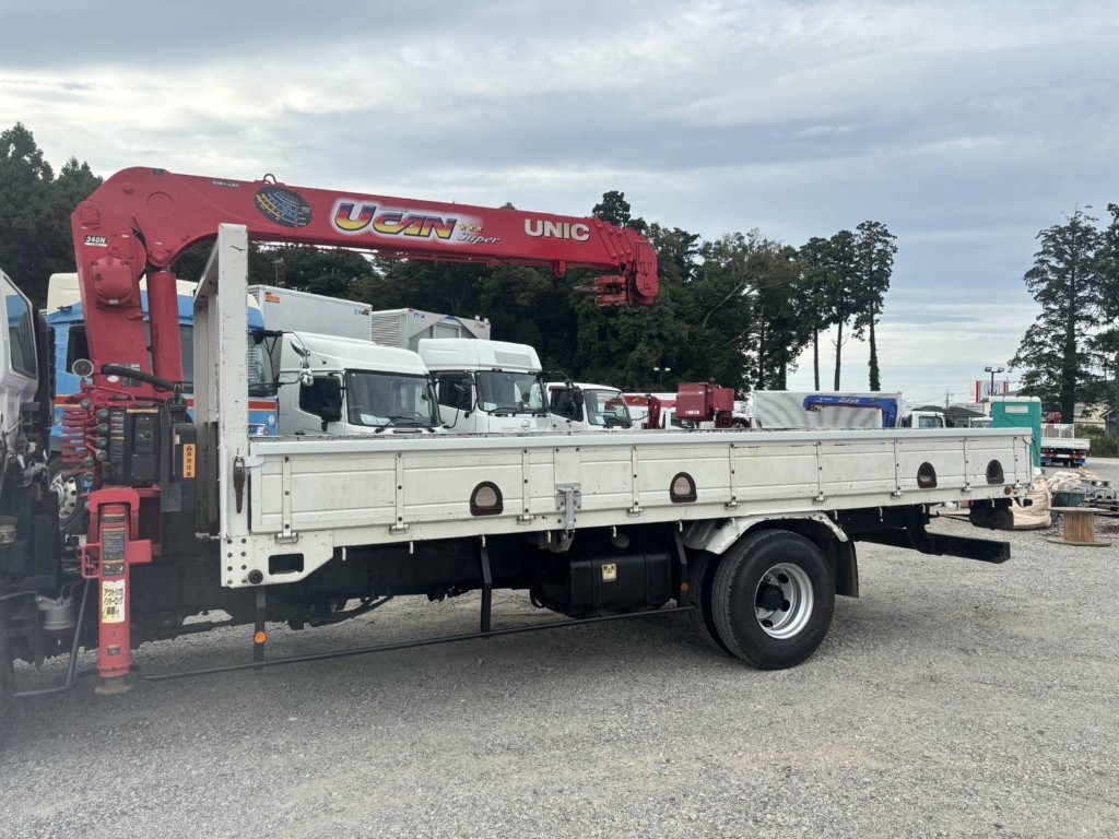 吊t数2.9t吊4段ブーム古河ユニックラジコン床アピトン|中古トラックの販売・買取・査定のアイナビ