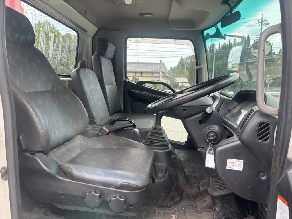 吊t数2.9t吊4段ブーム古河ユニックラジコン床アピトン|中古トラックの販売・買取・査定のアイナビ