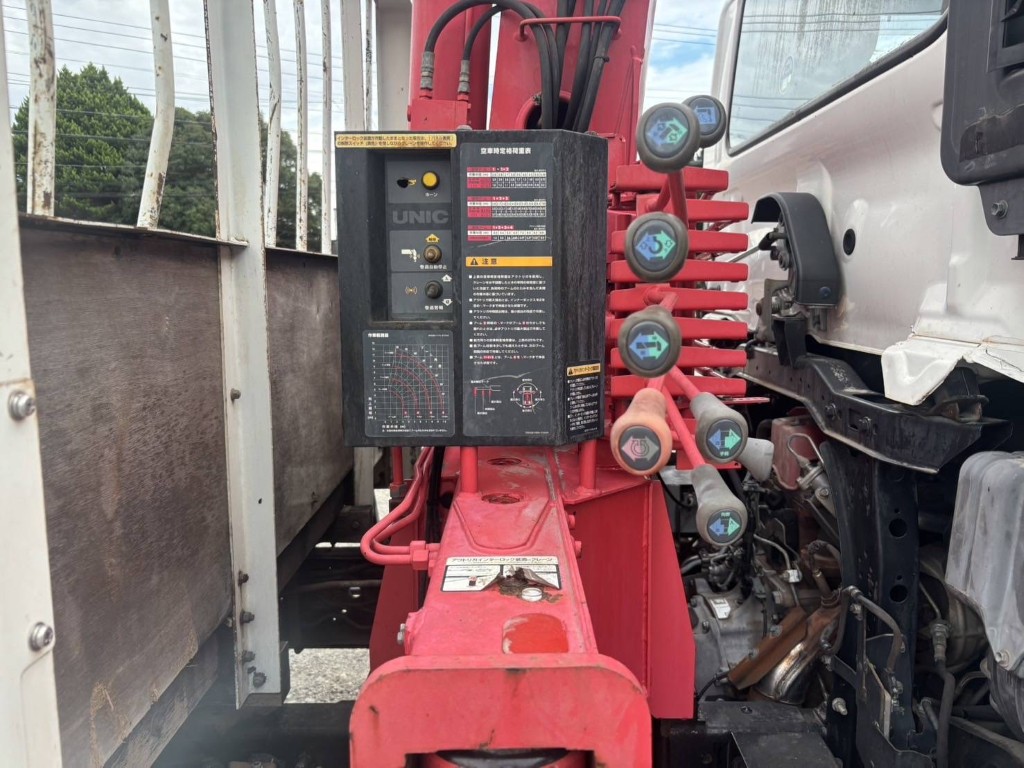 吊t数2.9t吊4段ブーム古河ユニックラジコン床アピトン|中古トラックの販売・買取・査定のアイナビ