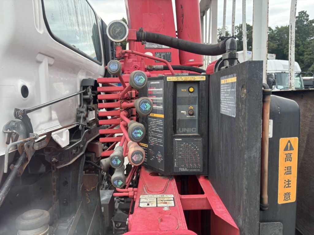 吊t数2.9t吊4段ブーム古河ユニックラジコン床アピトン|中古トラックの販売・買取・査定のアイナビ