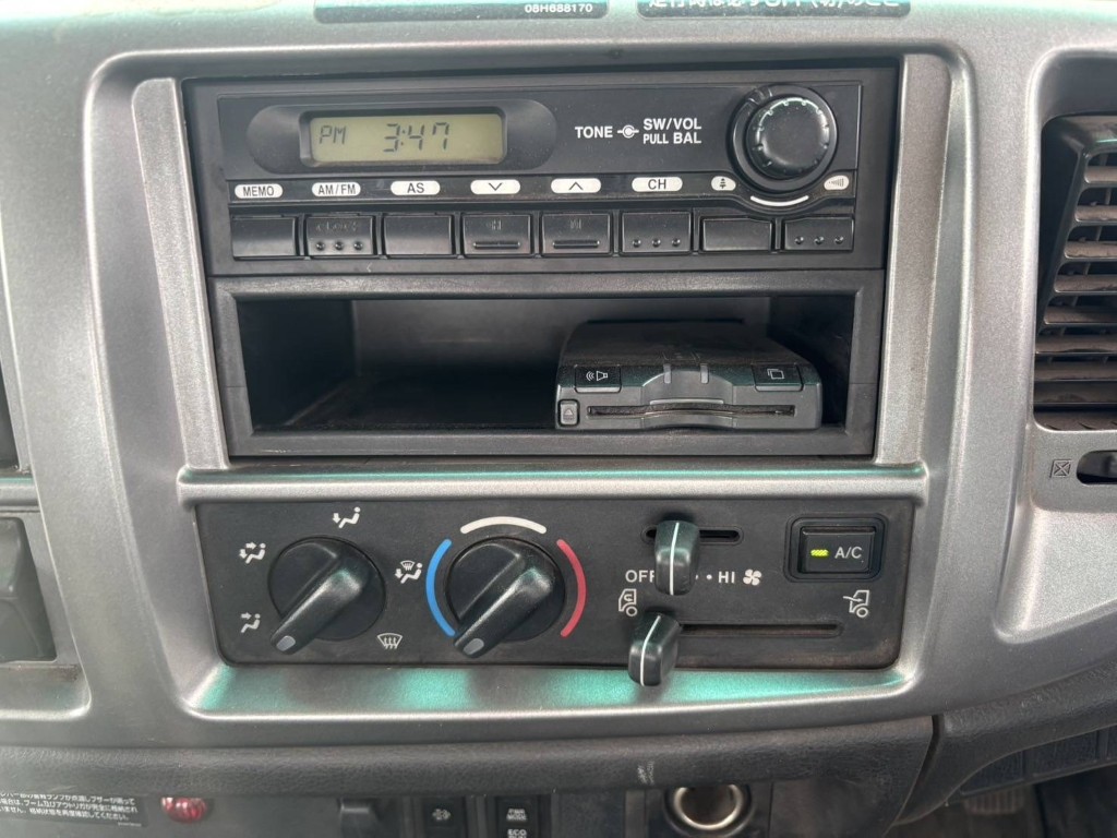 吊t数2.9t吊4段ブーム古河ユニックラジコン床アピトン|中古トラックの販売・買取・査定のアイナビ