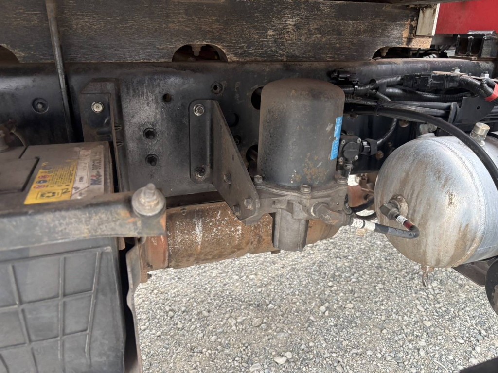 吊t数2.9t吊4段ブーム古河ユニックラジコン床アピトン|中古トラックの販売・買取・査定のアイナビ