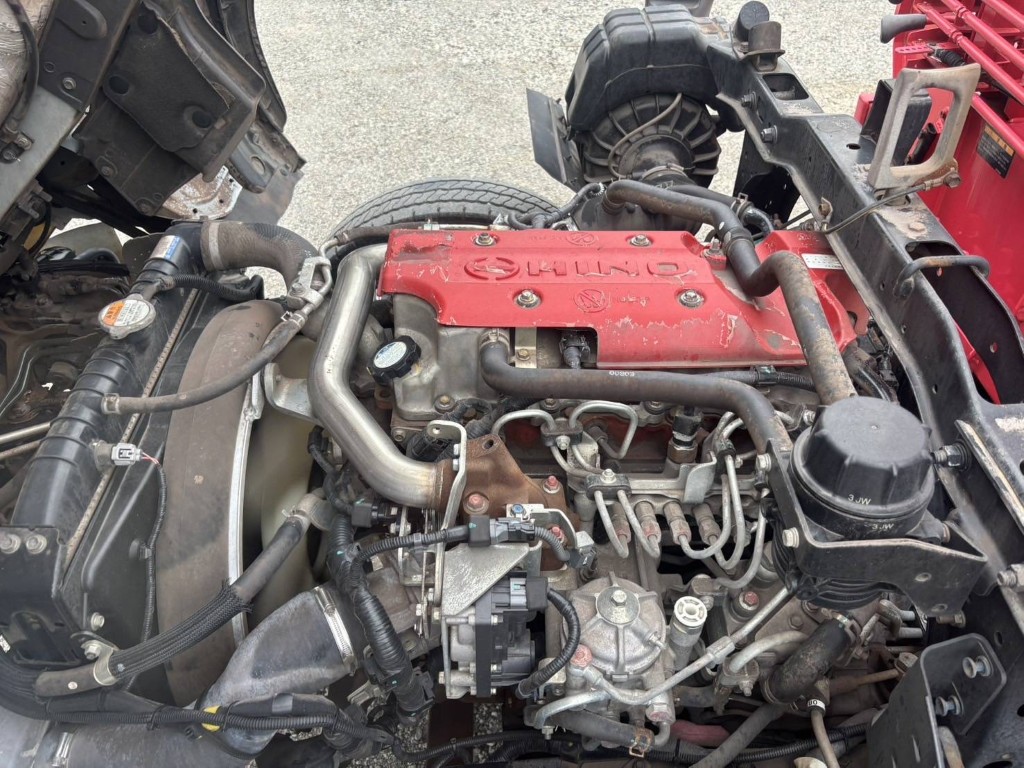 吊t数2.9t吊4段ブーム古河ユニックラジコン床アピトン|中古トラックの販売・買取・査定のアイナビ