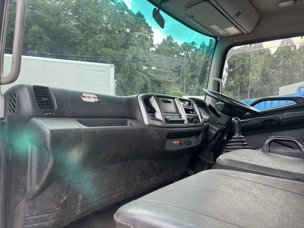 吊t数2.9t吊4段ブーム古河ユニックラジコン床アピトン|中古トラックの販売・買取・査定のアイナビ