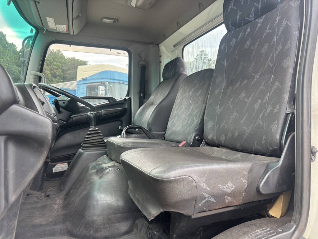 吊t数2.9t吊4段ブーム古河ユニックラジコン床アピトン|中古トラックの販売・買取・査定のアイナビ