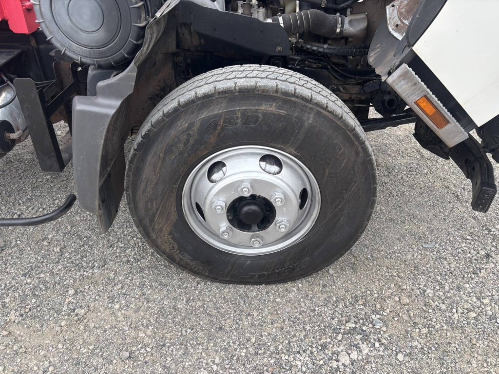 吊t数2.9t吊4段ブーム古河ユニックラジコン床アピトン|中古トラックの販売・買取・査定のアイナビ