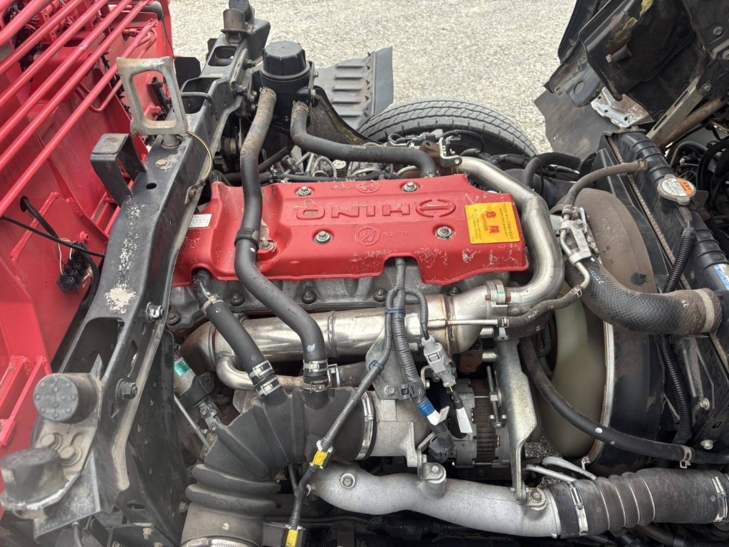 吊t数2.9t吊4段ブーム古河ユニックラジコン床アピトン|中古トラックの販売・買取・査定のアイナビ