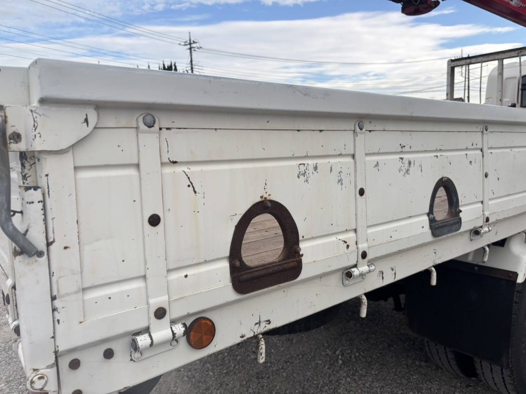 吊t数2.9t吊4段ブーム古河ユニックラジコン床アピトン|中古トラックの販売・買取・査定のアイナビ