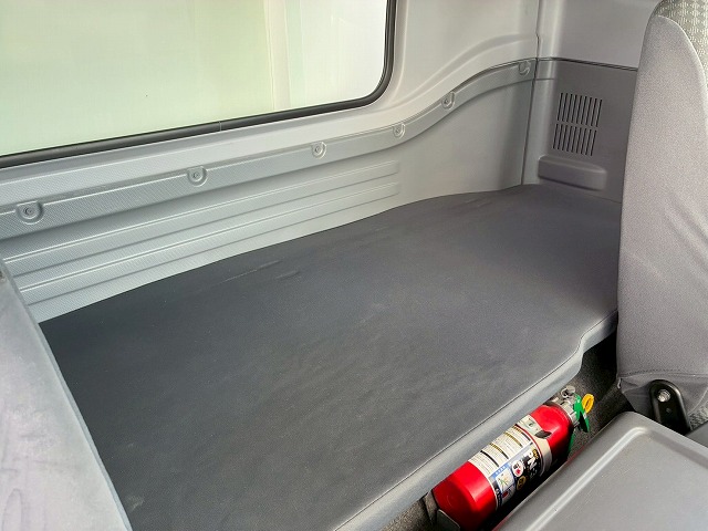 保証対象車フルキャブ日本フルハーフラッシング210馬力|中古トラックの販売・買取・査定のアイナビ