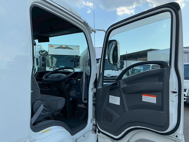 保証対象車フルキャブ日本フルハーフラッシング210馬力|中古トラックの販売・買取・査定のアイナビ