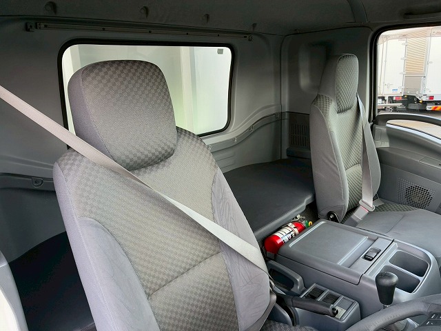 保証対象車フルキャブ日本フルハーフラッシング210馬力|中古トラックの販売・買取・査定のアイナビ