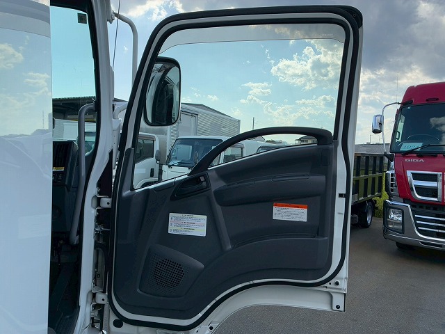 保証対象車フルキャブ日本フルハーフラッシング210馬力|中古トラックの販売・買取・査定のアイナビ