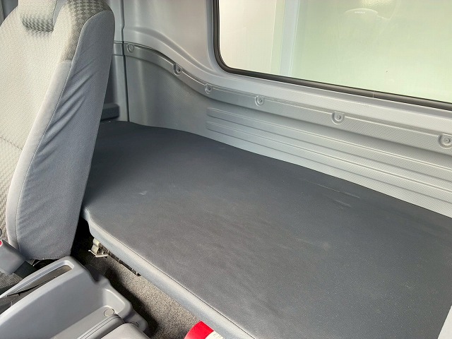 保証対象車フルキャブ日本フルハーフラッシング210馬力|中古トラックの販売・買取・査定のアイナビ