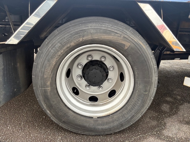 平成27年式 いすゞ アルミ平ボディー エアサス|中古トラックの販売・買取・査定のアイナビ